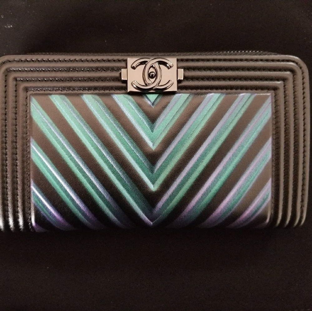 Chanel iridescent embossed chevron zip wallet Mint